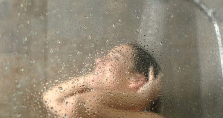 Ventajas de bañarse con filtro de ducha, según Alcavida