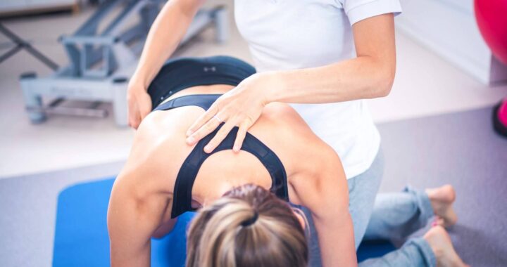 En el tratamiento de los procesos musculares crónicos, ¿qué papel tiene la fisioterapia?
